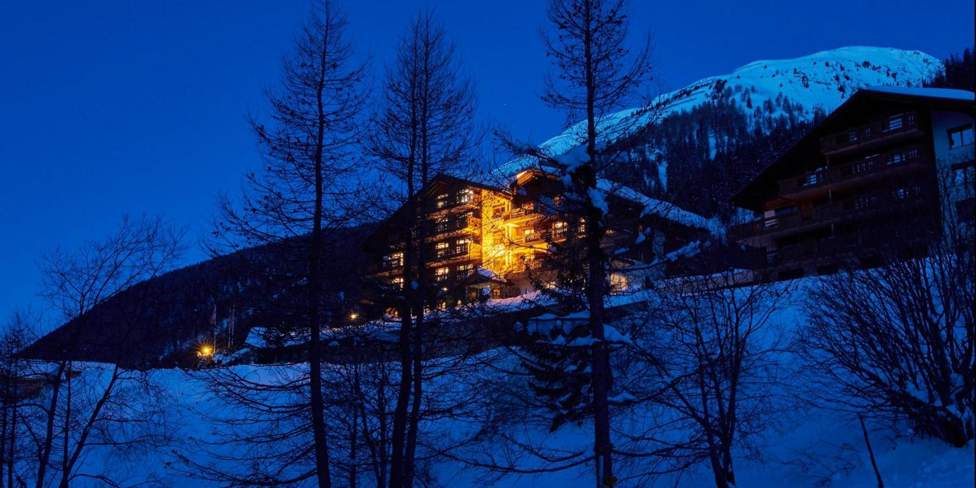 Apartments Castle Goms Bagian luar foto