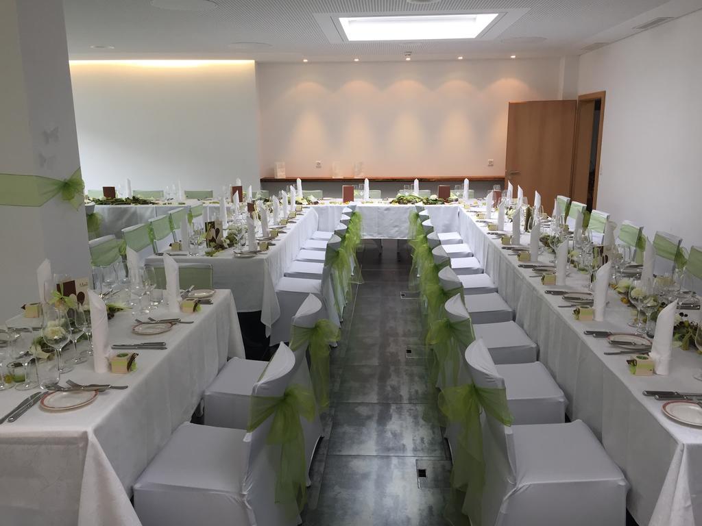 Apartments Castle Goms Bagian luar foto