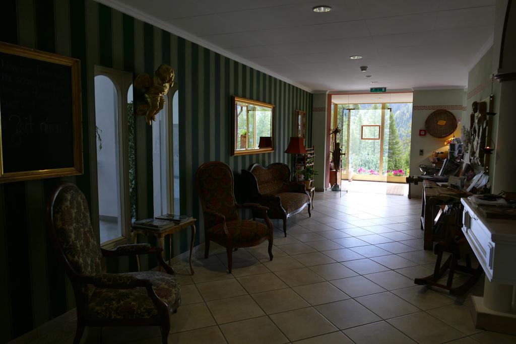 Apartments Castle Goms Bagian luar foto