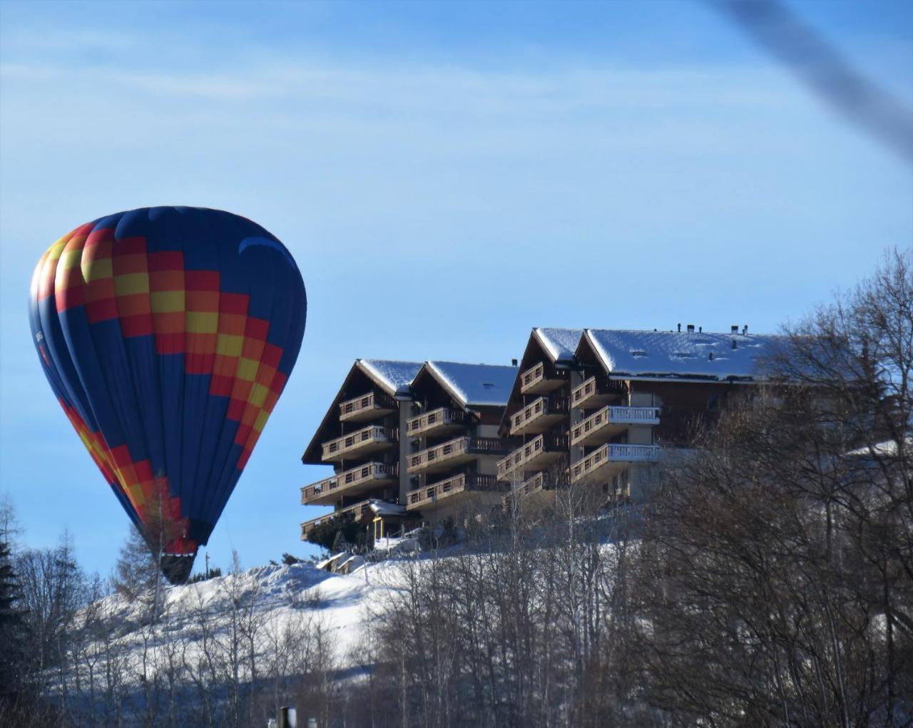 Apartments Castle Goms Bagian luar foto